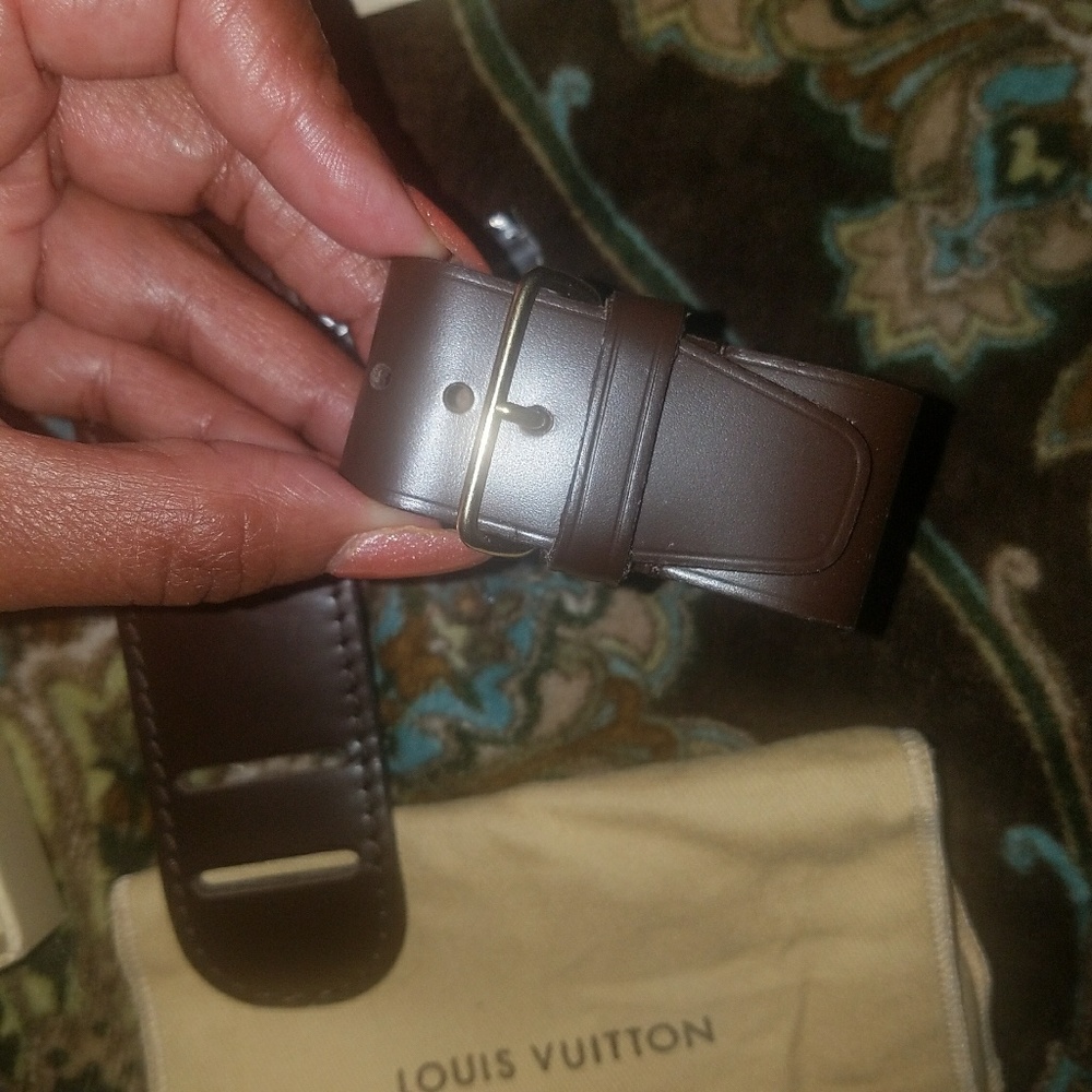 Louis Vitton Damier Duffle shoulder strap and buck